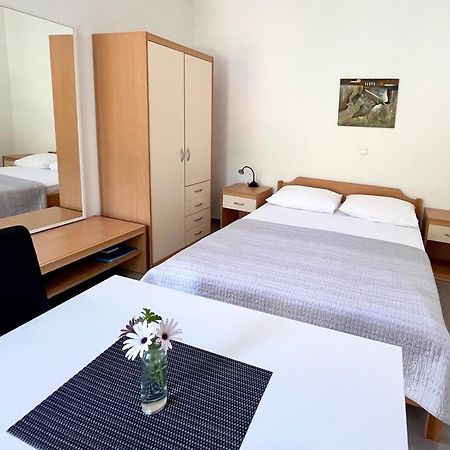 Paradise Apartments - Robinson Getaway Gdinj Εξωτερικό φωτογραφία