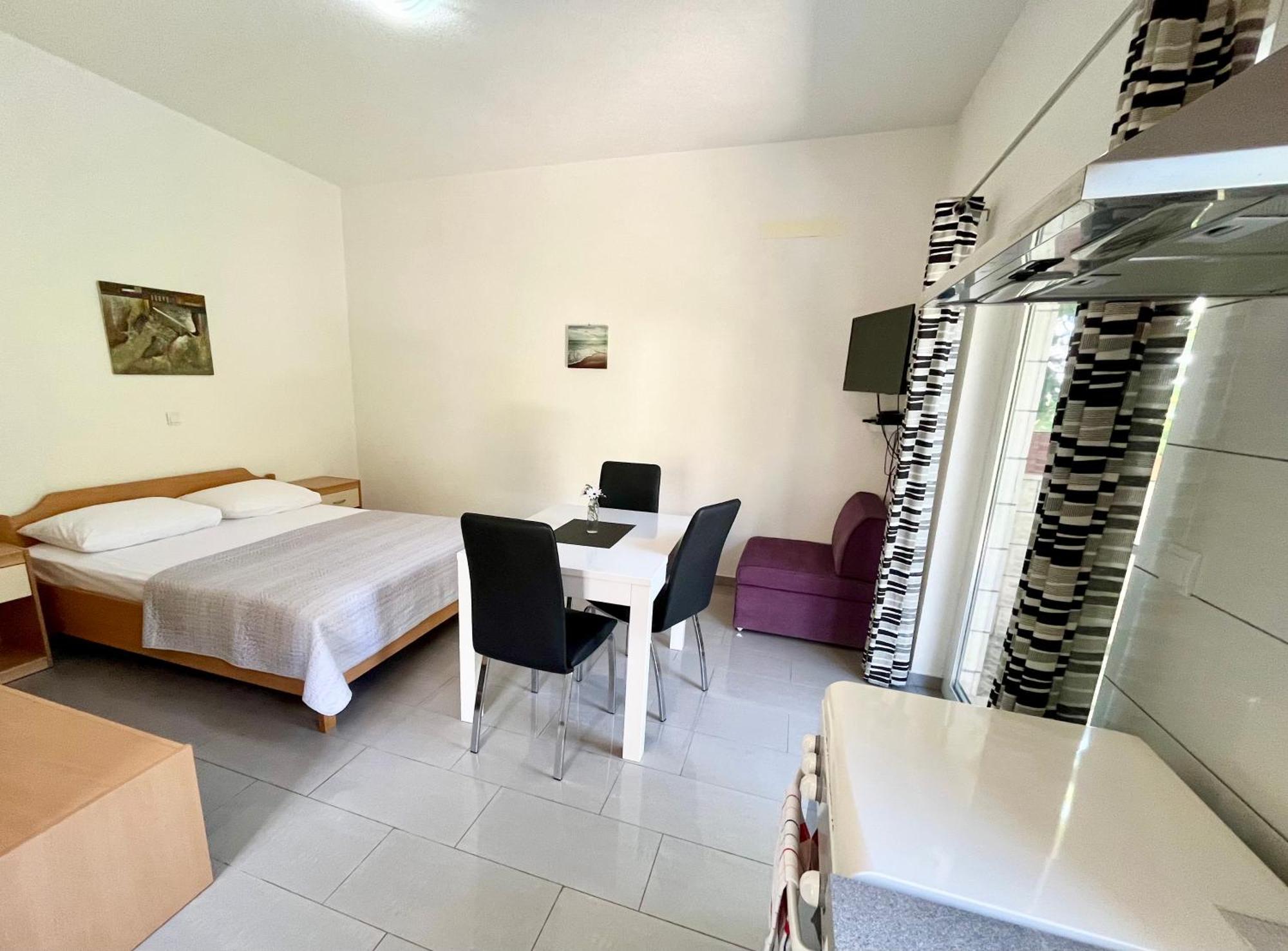 Paradise Apartments - Robinson Getaway Gdinj Εξωτερικό φωτογραφία