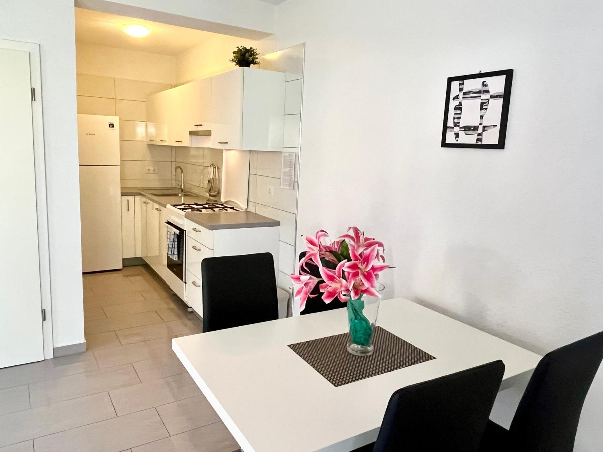Paradise Apartments - Robinson Getaway Gdinj Εξωτερικό φωτογραφία