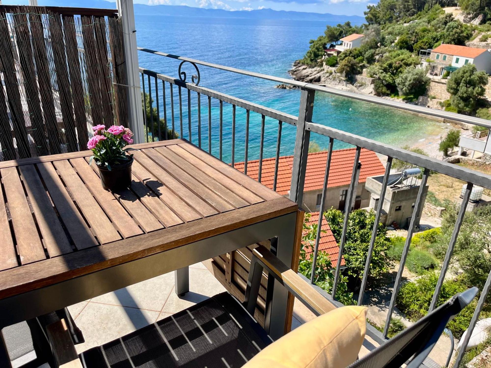 Paradise Apartments - Robinson Getaway Gdinj Εξωτερικό φωτογραφία