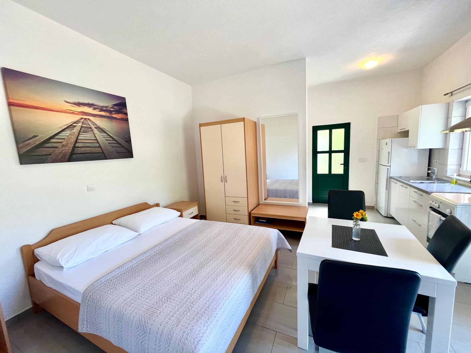 Paradise Apartments - Robinson Getaway Gdinj Εξωτερικό φωτογραφία