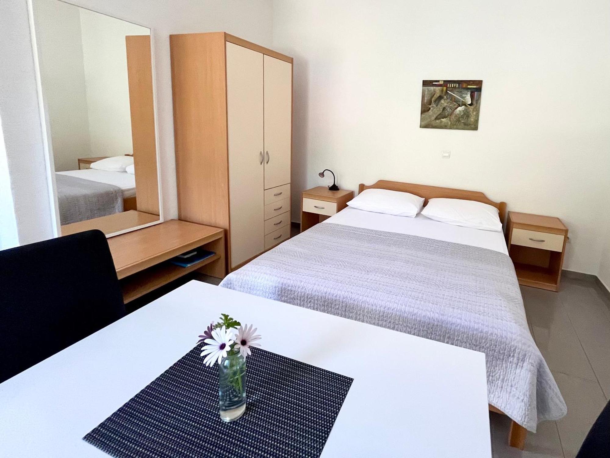 Paradise Apartments - Robinson Getaway Gdinj Εξωτερικό φωτογραφία