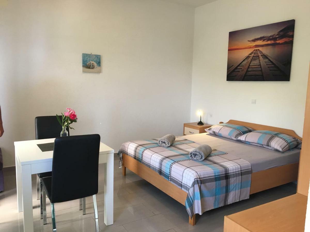 Paradise Apartments - Robinson Getaway Gdinj Εξωτερικό φωτογραφία