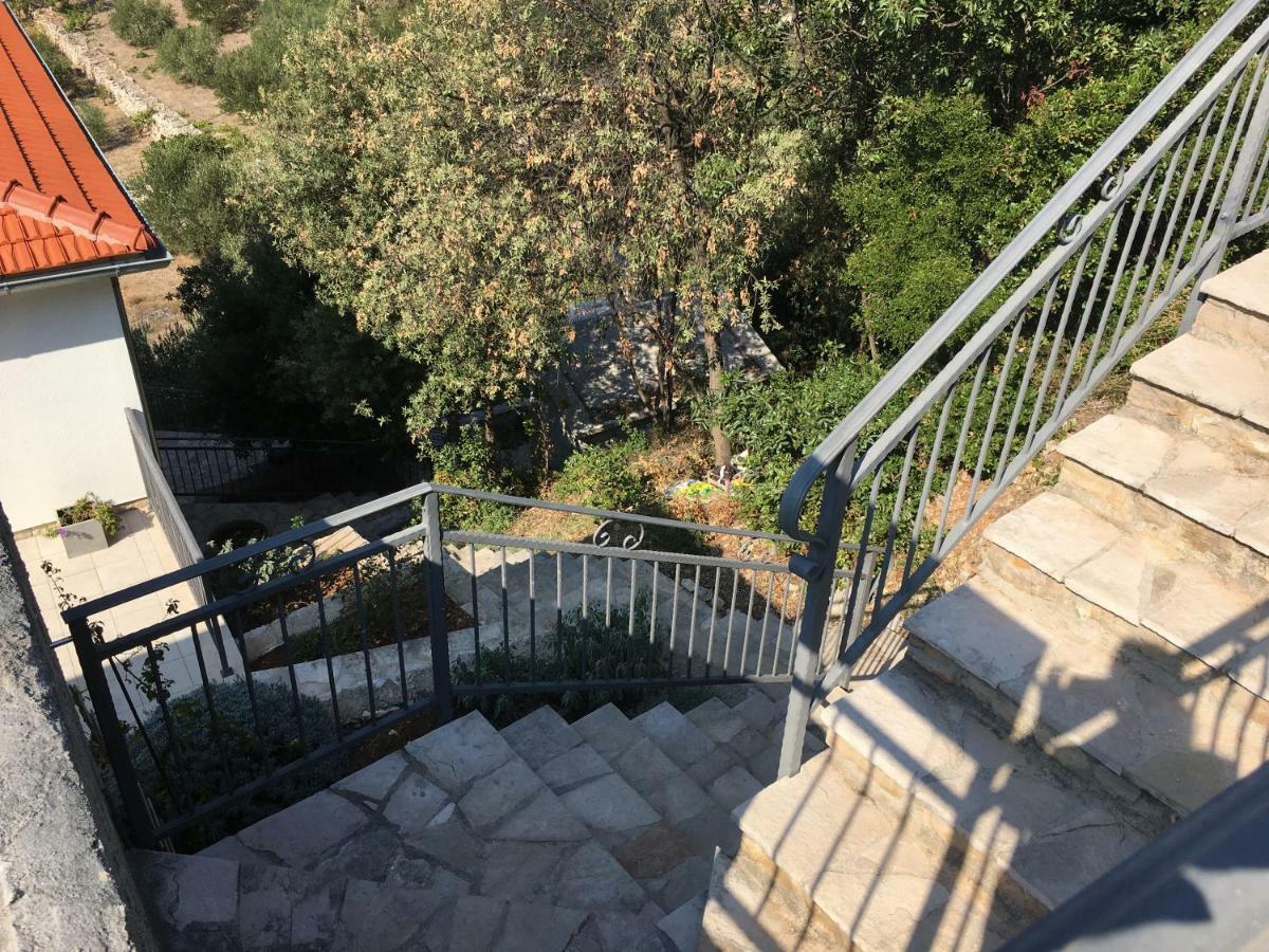 Paradise Apartments - Robinson Getaway Gdinj Εξωτερικό φωτογραφία